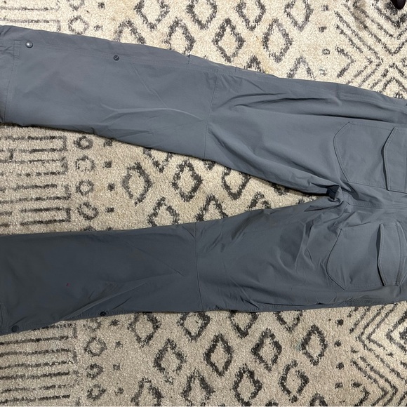 Women’s Gray Hiking Pants 🥾 - Picture 3 of 5